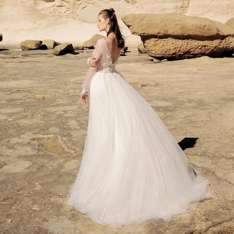Beach Ivory Lace Wedding Dresses Illusion Long Sleeves Bridal Gowns Jewel Neck Backless Appliqued Tulle A-Line Floor Length