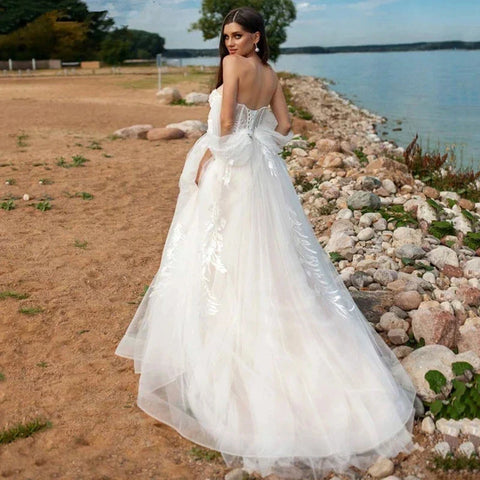 Vestidos de novia estilo playa con escote corazón para mujer 2023. Vestido de novia moderno de encaje corte A con apliques y hombros descubiertos.