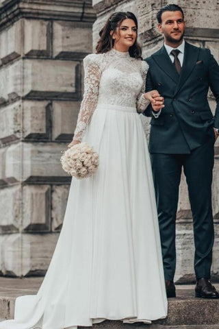 Preciosos vestidos de novia largos de corte A, cuello alto, encaje y gasa con mangas largas.
