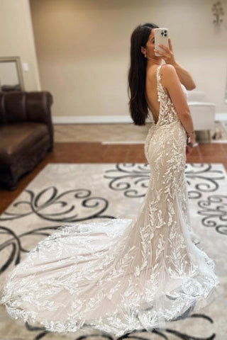 Magnifique robe de mariée longue ivoire sirène col V sans manches en dentelle dos nu