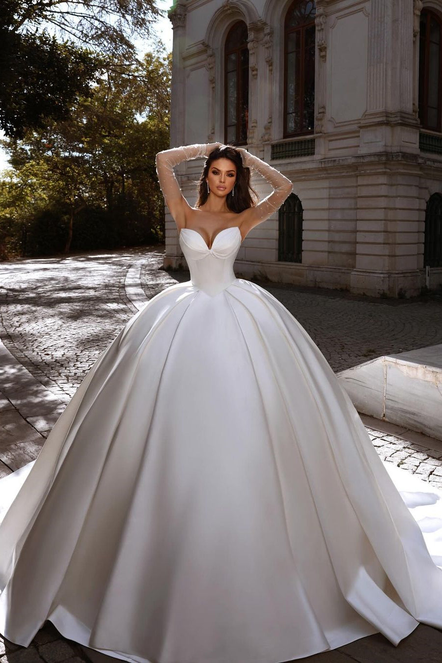 Magnifique robe de mariée longue blanche en satin sans manches, coupe trapèze, style A