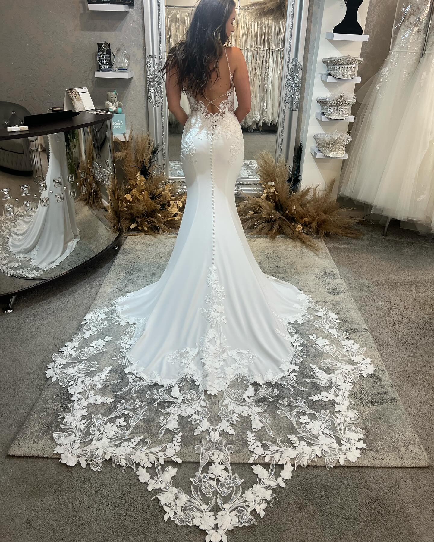 Magnifique robe de mariée sirène à fines bretelles sans manches en dentelle à sequins