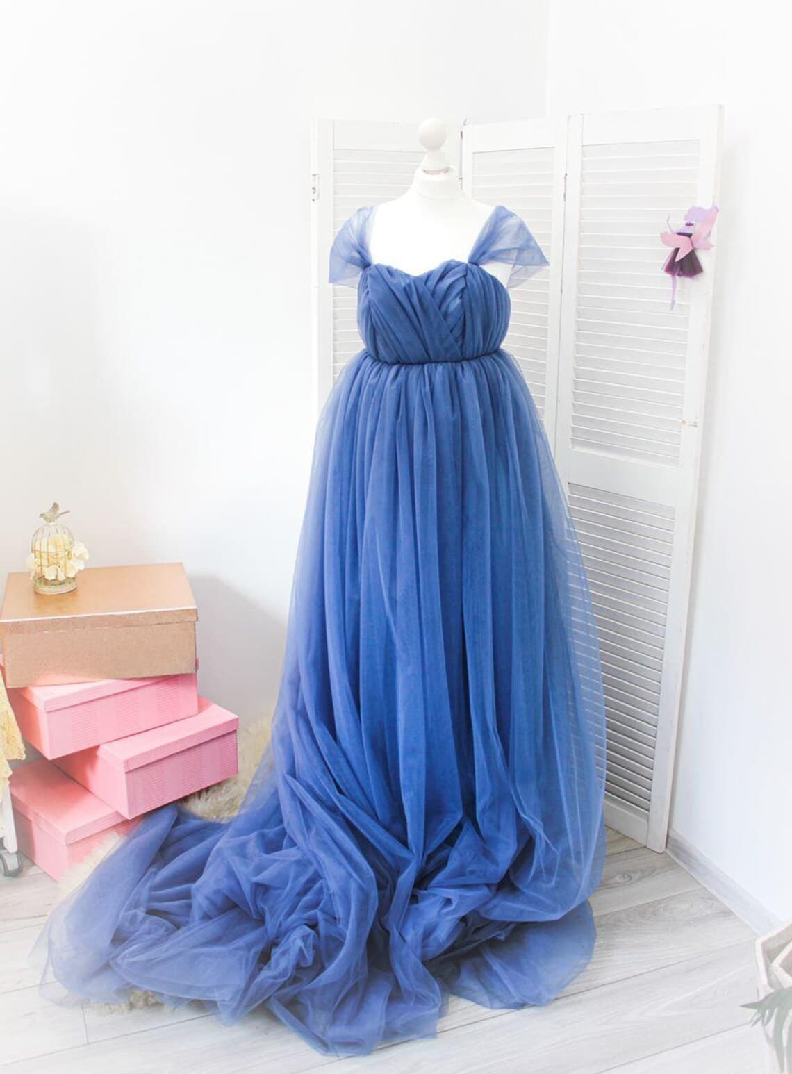 Vestido de maternidad azul polvoriento