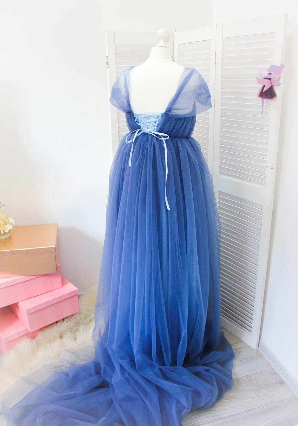 Vestido de maternidad azul polvoriento