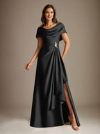 Robe de mariée trapèze en satin stretch, longue jusqu'au sol, avec décolleté rond et volants cascade, idéale pour la mère de la mariée. 