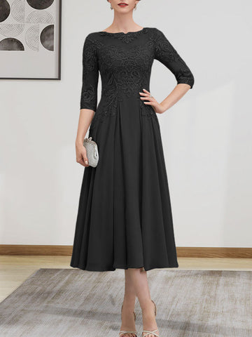 Vestido de novia de corte A, escote redondo ilusión, largo té, de gasa, encaje, con lentejuelas y pedrería.