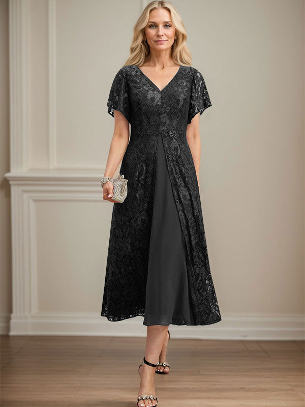 Vestido de novia de gasa de encaje, corte en A, escote en V y largo hasta la rodilla. 