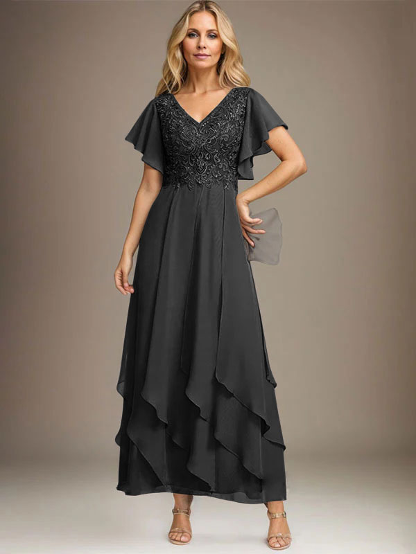 Vestido de novia de corte línea A, escote en V, largo hasta el tobillo, de gasa de encaje con volantes en cascada. 