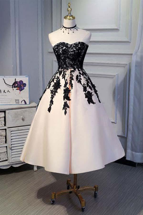 Vestidos de fiesta cortos de satén con encaje negro, corte en A y escote corazón.
