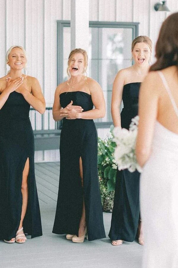 Robe de demoiselle d'honneur longue sirène en satin noir sans manches avec fente