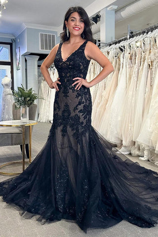 Robe de mariée longue trompette à col en V et applications de tulle noir WD699