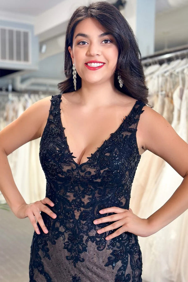 Robe de mariée longue trompette à col en V et applications de tulle noir WD699