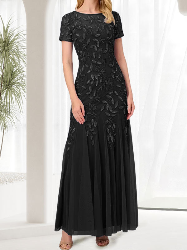 Robe longue bleue sirène à col rond ornée de perles, idéale pour la mère de la mariée