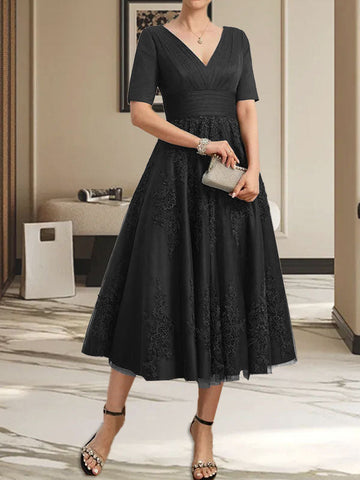 Vestido de tul y encaje para la madre de la novia, corte en A, escote en V, largo hasta la rodilla, con pliegues