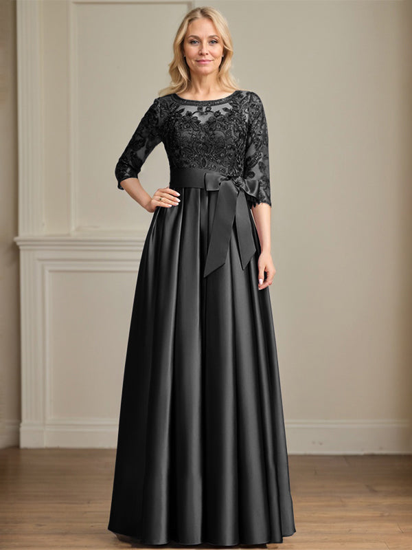 Vestido de novia corte A, escote ilusión, largo hasta el suelo, de satén y encaje, con lazo de lentejuelas. 