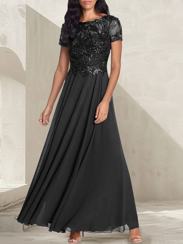 Vestido largo de corte A, color gris carbón, con escote redondo y detalles de pedrería, ideal para la madre de la novia.