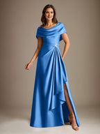Robe de mariée trapèze en satin stretch, longue jusqu'au sol, avec décolleté rond et volants cascade, idéale pour la mère de la mariée. 