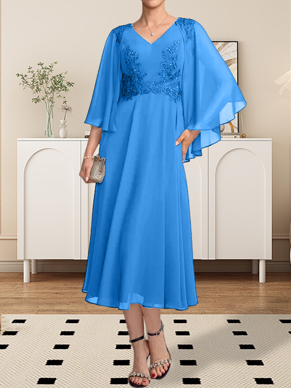 Vestido de corte A, escote en V, largo hasta la rodilla, de gasa, encaje, con lentejuelas y pedrería para la madre de la novia.