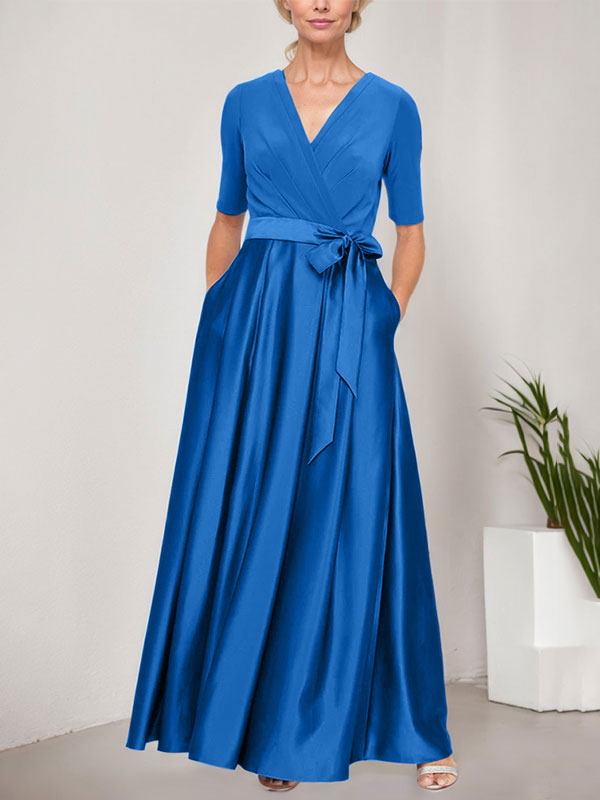 Vestido de baile con escote cruzado, falda amplia de satén y corpiño de jersey. 