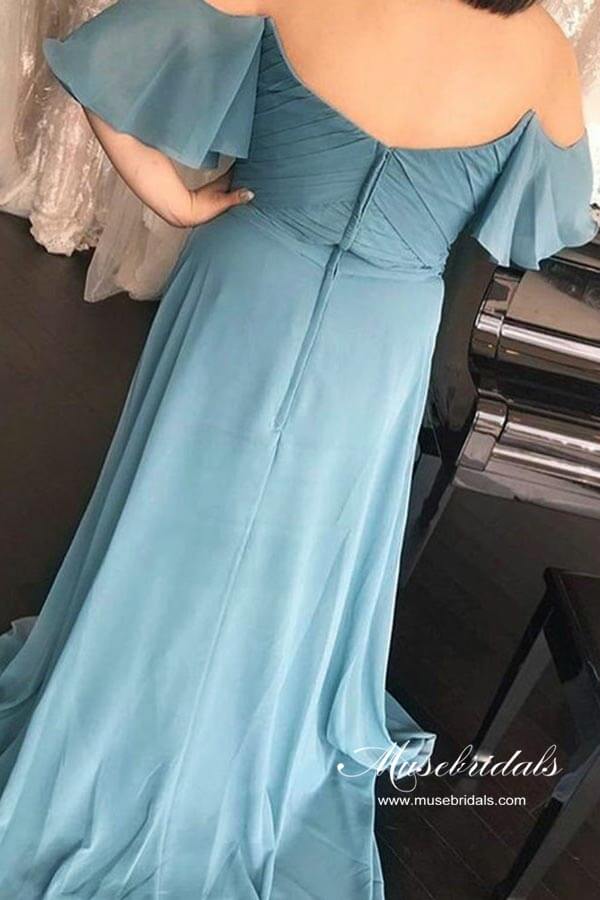 Robes de demoiselle d'honneur longues en mousseline bleue froncée, coupe trapèze, épaules dénudées 