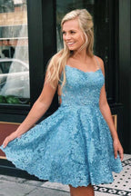 Vestidos cortos de fiesta con tirantes finos, espalda cruzada y corte en A de encaje azul