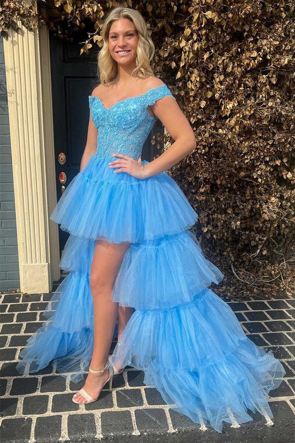 Vestido de graduación de tul y encaje con hombros descubiertos y falda escalonada