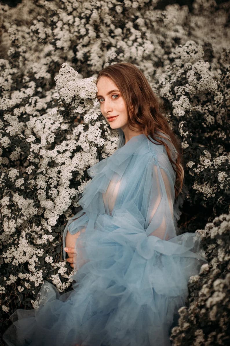 Vestido de maternidad de tul para sesión de fotos