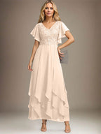 Vestido de novia de corte línea A, escote en V, largo hasta el tobillo, de gasa de encaje con volantes en cascada. 