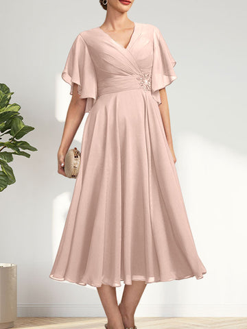 Vestido de corte A, escote en V, largo té, de gasa, para la madre de la novia, con plisados ​​y cuentas.