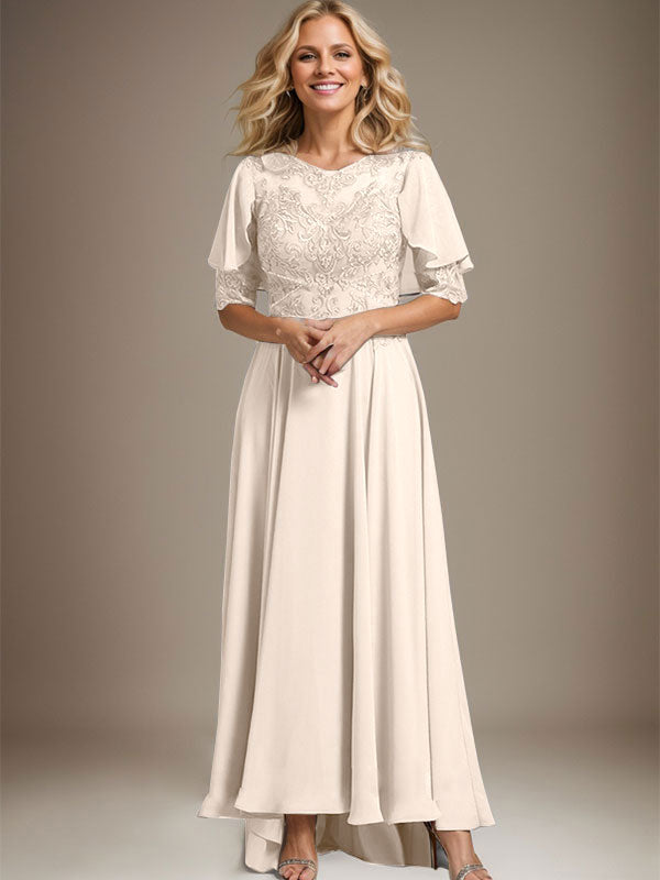 Robe de mère de la mariée asymétrique en mousseline de soie et dentelle, coupe trapèze, décolleté illusion, ornée de perles 