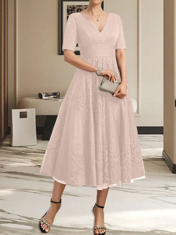 Vestido de tul y encaje para la madre de la novia, corte en A, escote en V, largo hasta la rodilla, con pliegues