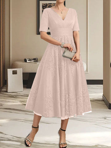 Vestido de tul y encaje para la madre de la novia, corte en A, escote en V, largo hasta la rodilla, con pliegues