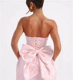 Robe de bal courte bustier sans manches en satin jacquard à lacets avec nœud
