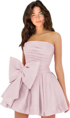 Robes de soirée courtes et chics pour le bal de promo, coupe trapèze, sans manches, bustier, froncées, lacées et ornées d'un nœud.