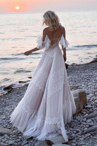 Vestidos de novia bohemios con tirantes, hombros descubiertos y encaje encantador para la playa WD557