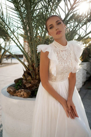 High Neck Sleeveless Wedding Dresses Lace Appliques A Line فساتين السهرة Sweep Train Bohemian New Vestidos De Novia