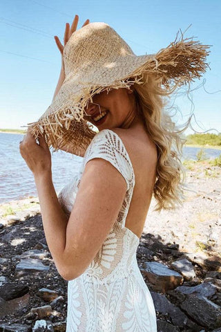 Robe de mariée de plage fourreau en dentelle bohème avec traîne balayée WD592
