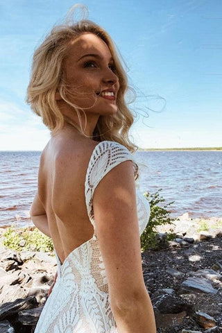 Robe de mariée de plage fourreau en dentelle bohème avec traîne balayée WD592