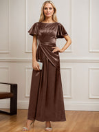 Robe de mère de la mariée en satin stretch, coupe trapèze, longueur cheville, décolleté rond et ornée de perles plissées 