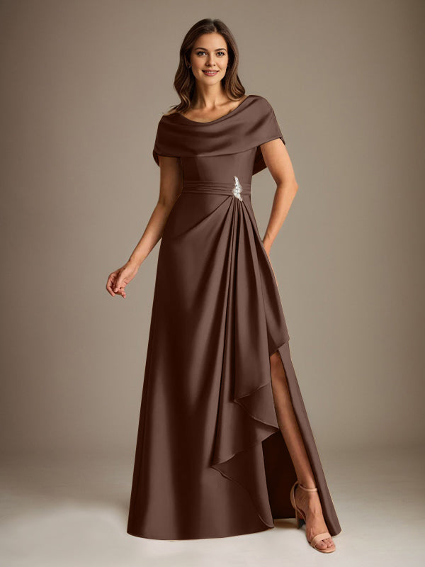 Robe de mariée trapèze en satin stretch, longue jusqu'au sol, avec décolleté rond et volants cascade, idéale pour la mère de la mariée. 