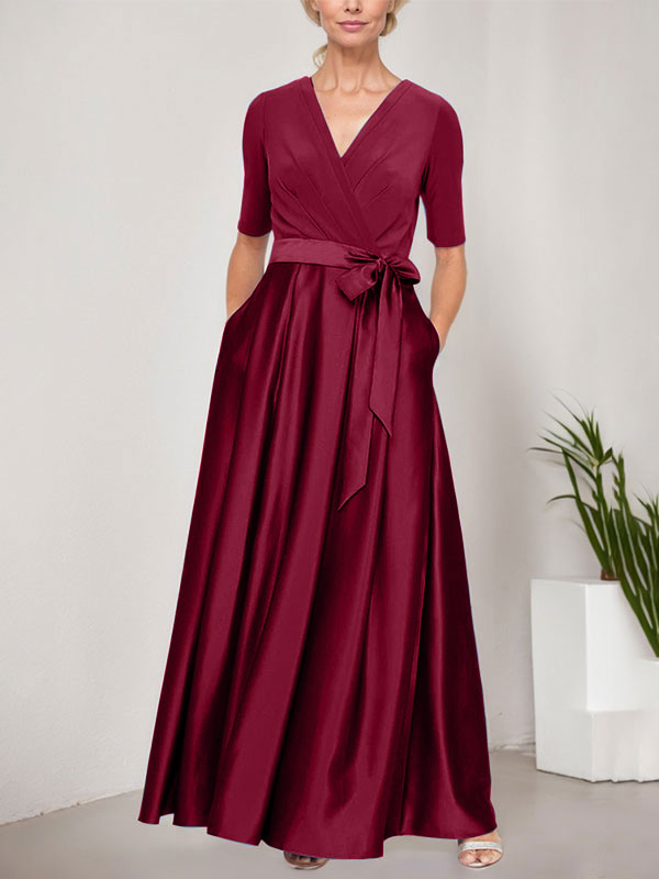 Vestido de baile con escote cruzado, falda amplia de satén y corpiño de jersey. 