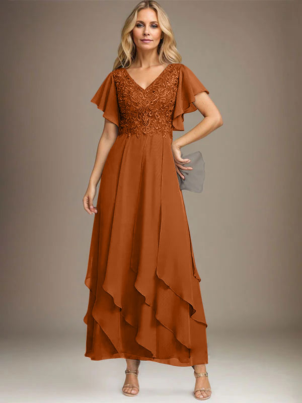Vestido de novia de corte línea A, escote en V, largo hasta el tobillo, de gasa de encaje con volantes en cascada. 