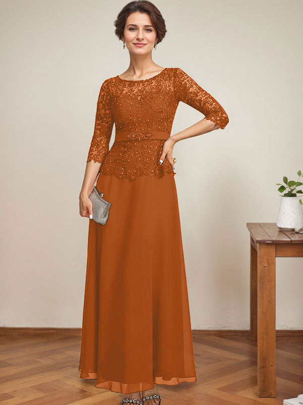 Vestido de novia corte A, escote redondo ilusión, largo hasta el tobillo, de gasa y encaje, con pedrería y detalles de diamantes de imitación. 