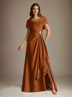 Robe de mariée trapèze en satin stretch, longue jusqu'au sol, avec décolleté rond et volants cascade, idéale pour la mère de la mariée. 