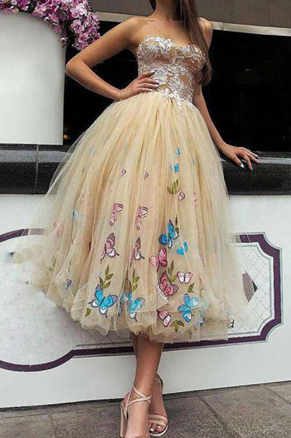 Vestidos de baile de encaje sin tirantes hasta la rodilla con estampado floral de mariposas