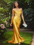 Vestido de fiesta largo de sirena sin tirantes con rosa 3D y corpiño transparente