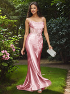 Vestido de fiesta largo de sirena sin tirantes con rosa 3D y corpiño transparente