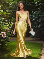 Vestido de fiesta largo de sirena sin tirantes con rosa 3D y corpiño transparente