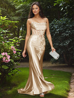 Vestido de fiesta largo de sirena sin tirantes con rosa 3D y corpiño transparente