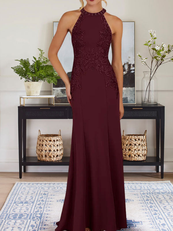 Vestido largo azul grisáceo de corte recto con cuello halter para la madre de la novia con apliques